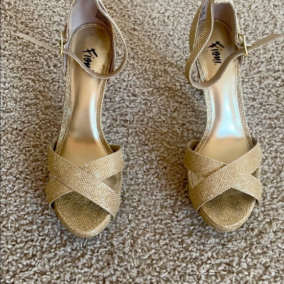 Ladies Pumps - Picture 3 of 3